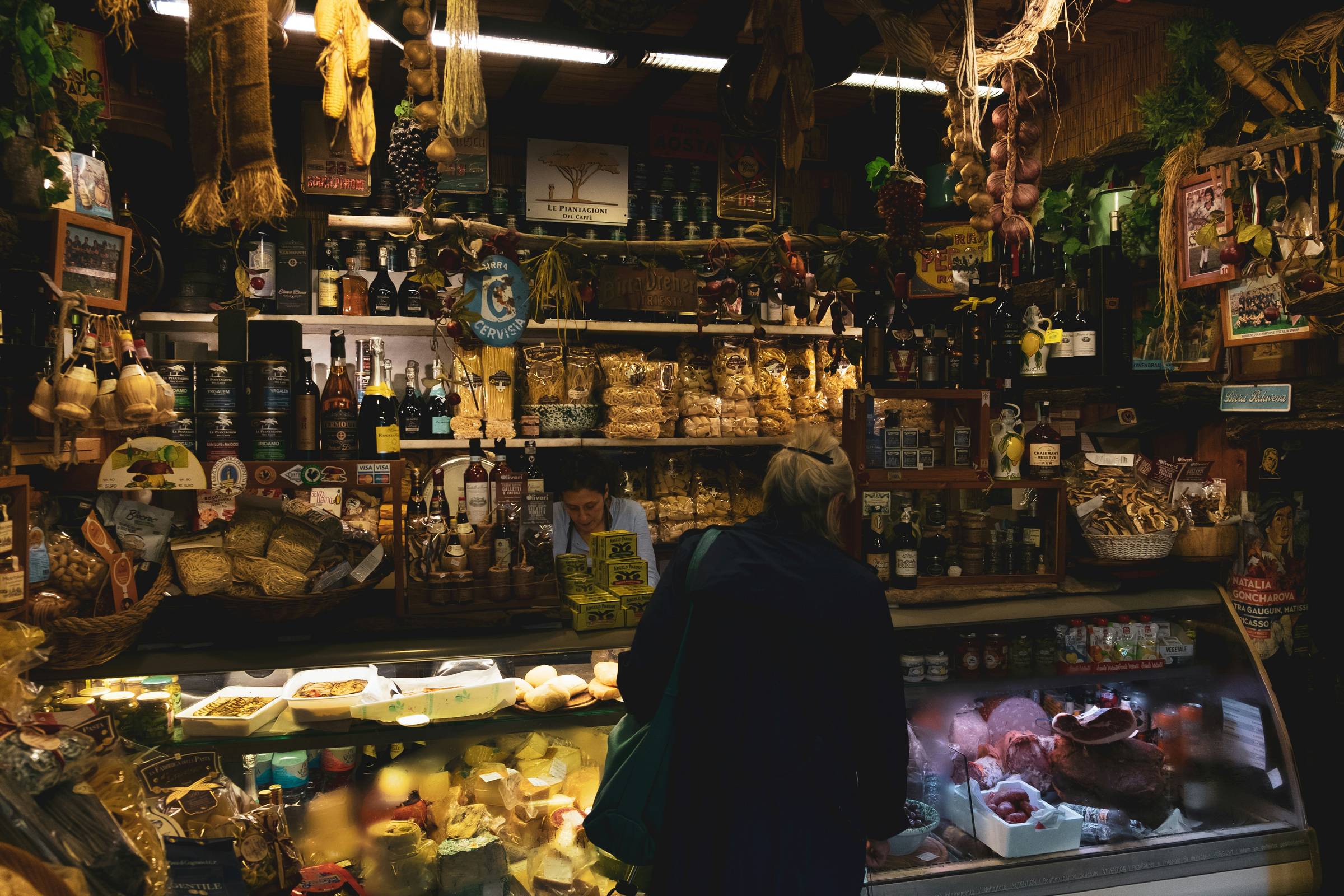 woman perusing market in Italy