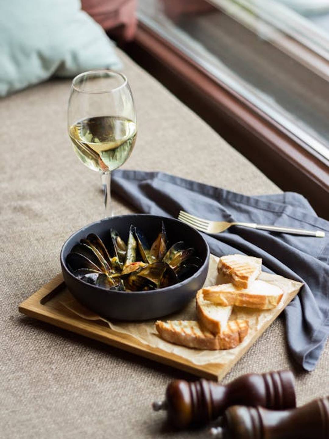 Mussels and wine