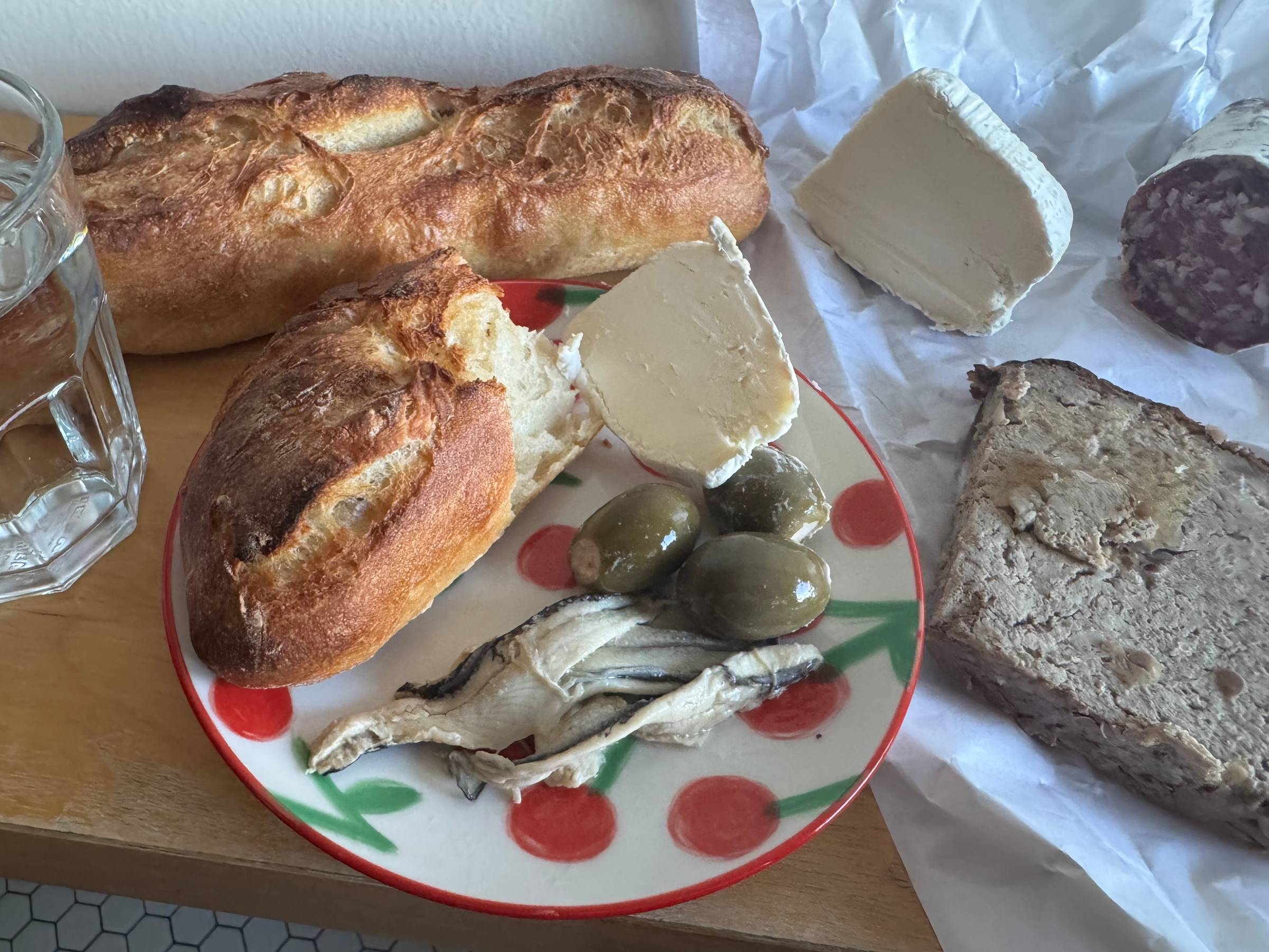 Maintaining digestion while traveling in Paris with Ayurveda tips.