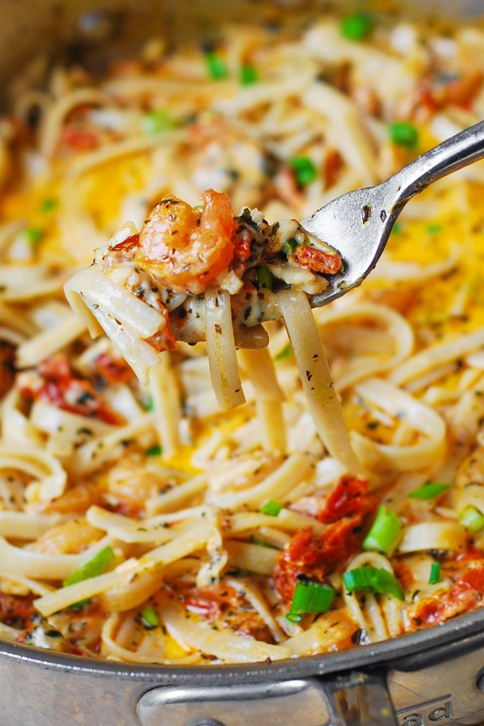 Garlic Shrimp Pasta with Sun-Dried Tomato Cream Sauce 