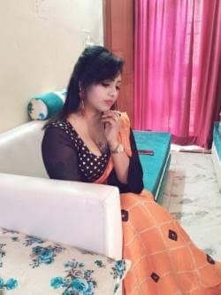 Pune escort women in saree