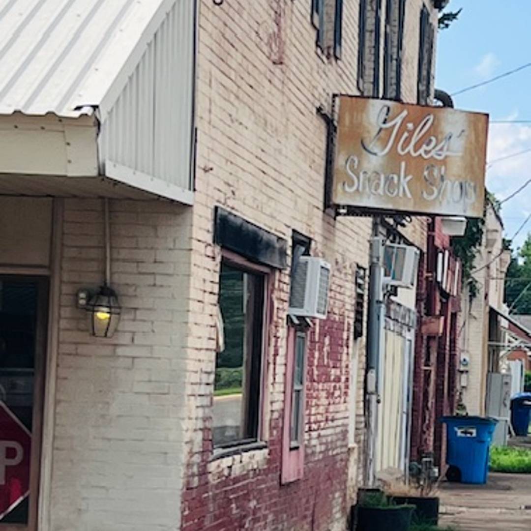 giles snack shop