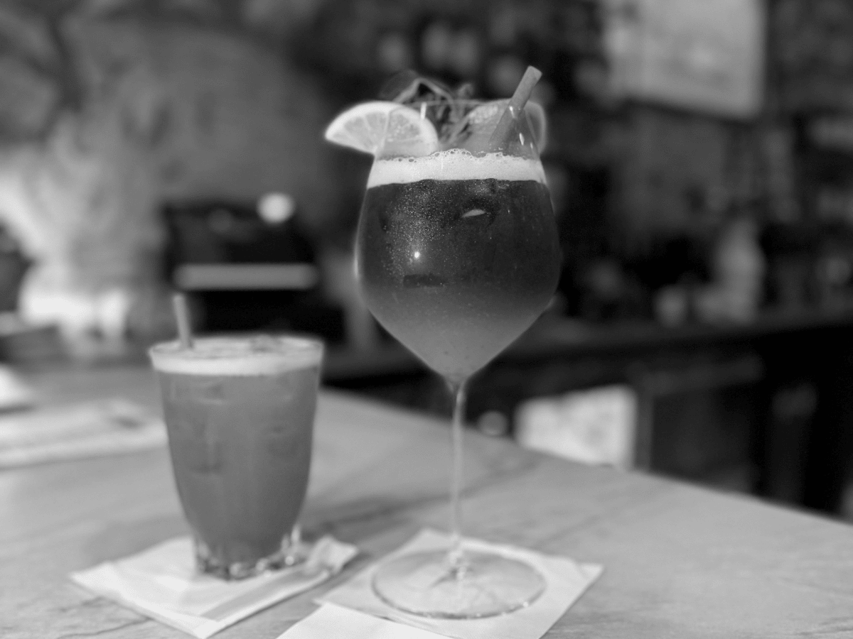 Two cocktails on the bar beside the Marée cocktail menu