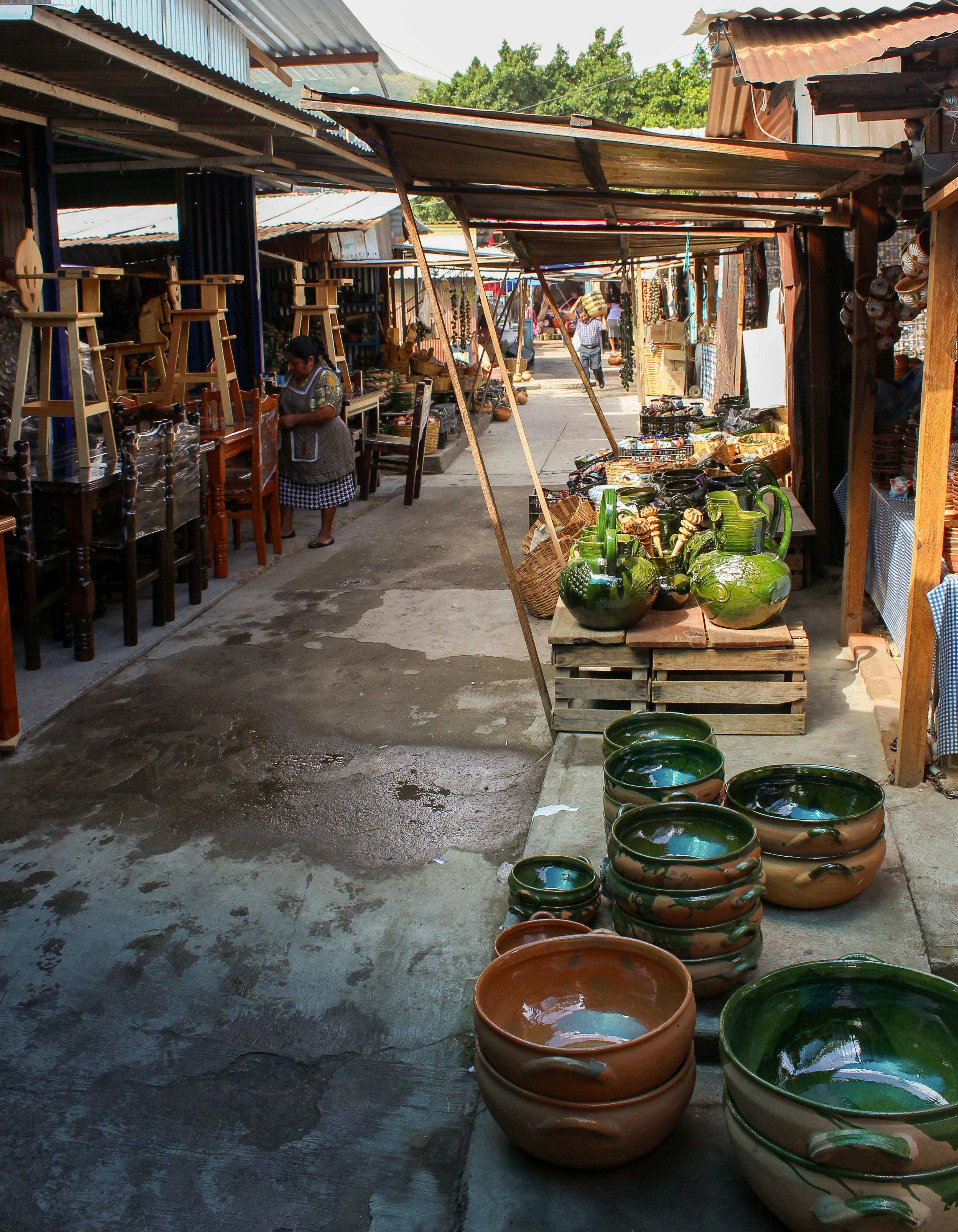 Photo of pottery stalls in the Saturday Abastos market in Oaxaca, Mexico