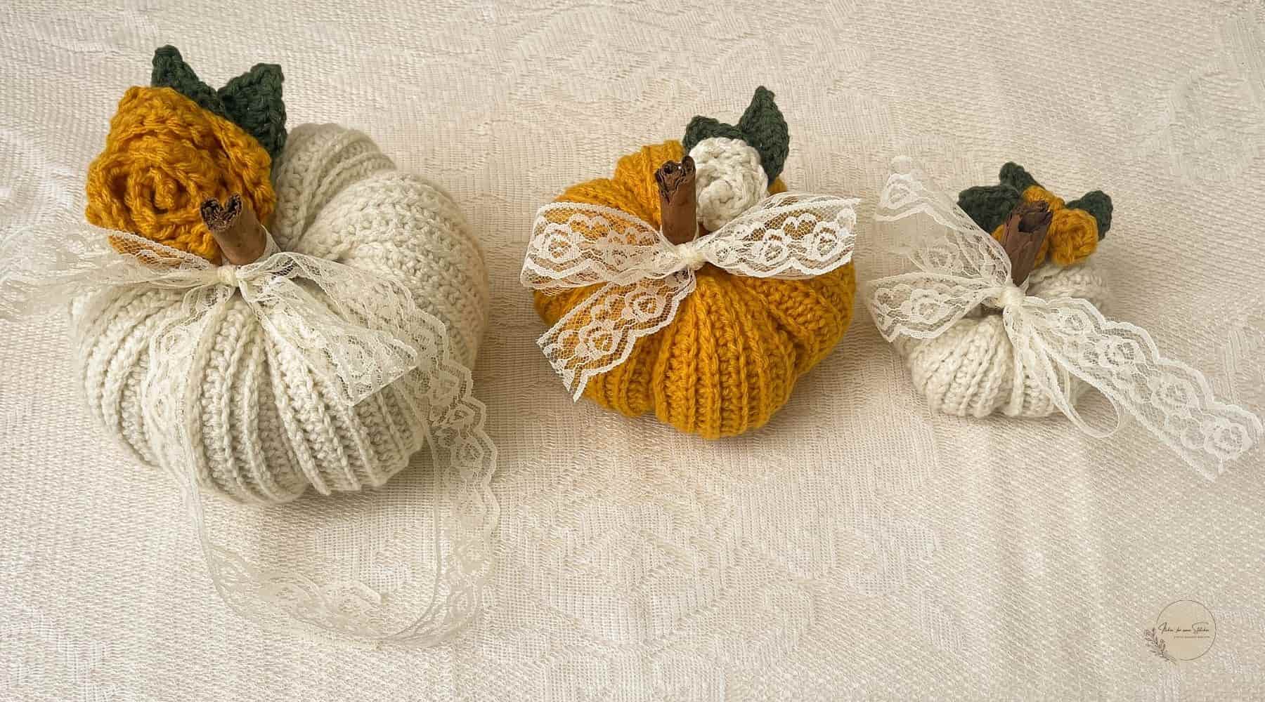 Modern vintage crochet pumpkins — free crochet pumpkin pattern by Itchin’ for Some Stitchin’