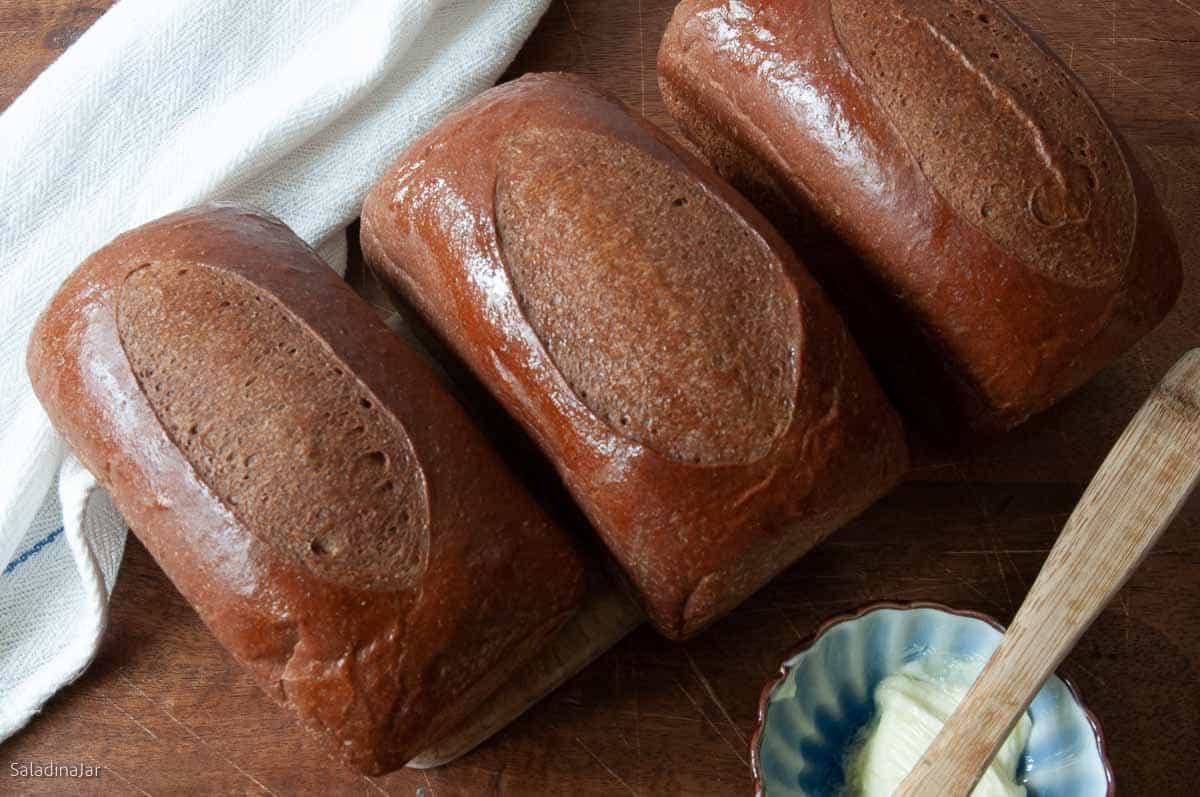 https://saladinajar.com/recipes/bread/steakhouse-rolls-another-bread-machine-recipe/