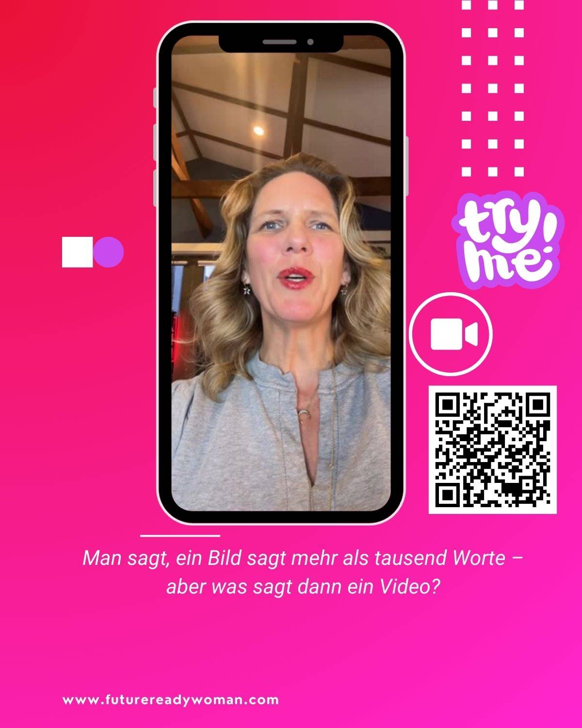Simone Lis spricht in einem Selfie-Video mit ihrem KI-Avatar, eingebettet in ein Smartphone-Mockup vor pinkem Hintergrund mit dem Text: „Man sagt, ein Bild sagt mehr als tausend Worte – aber was sagt dann ein Video?“ Rechts daneben ein QR-Code und der Hin