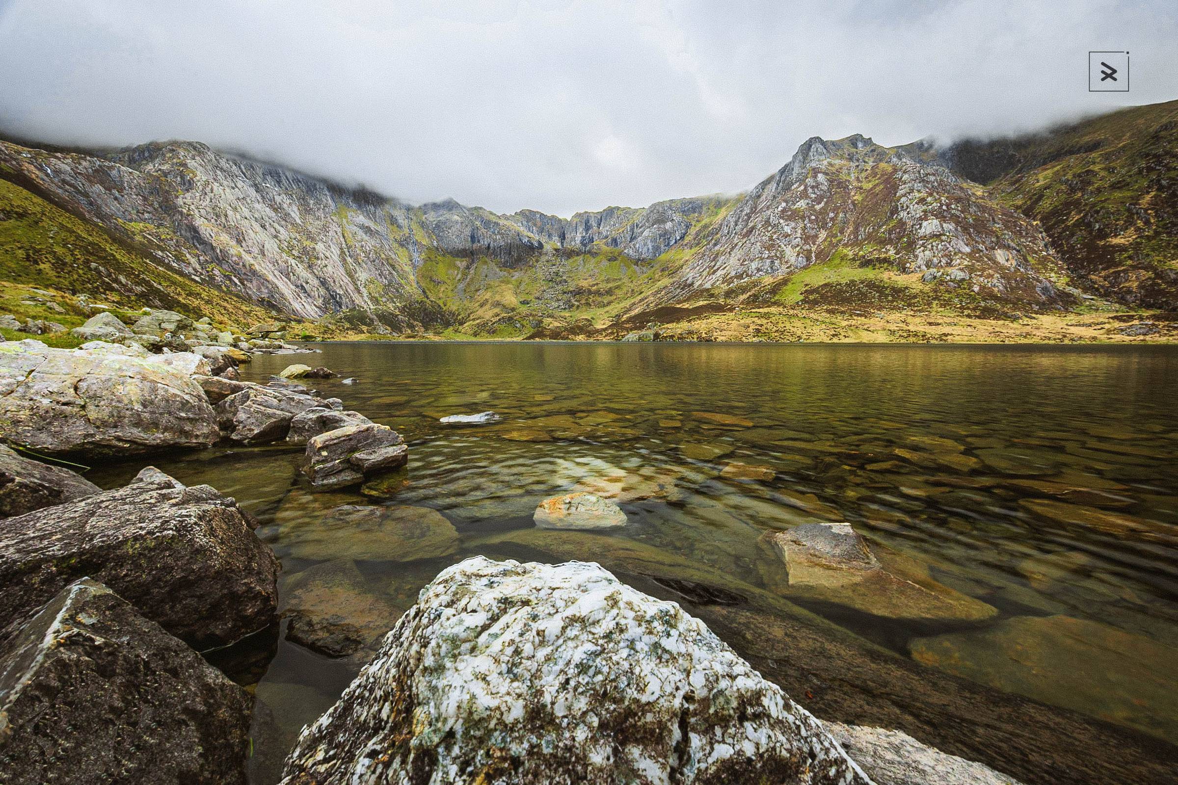 Learn how to use foreground elements to create stunning depth in your photos. Simple techniques that transform flat images into captivating shots.