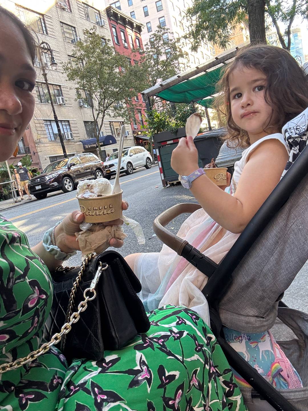 apronsandtutus@whatshouldwebake.com