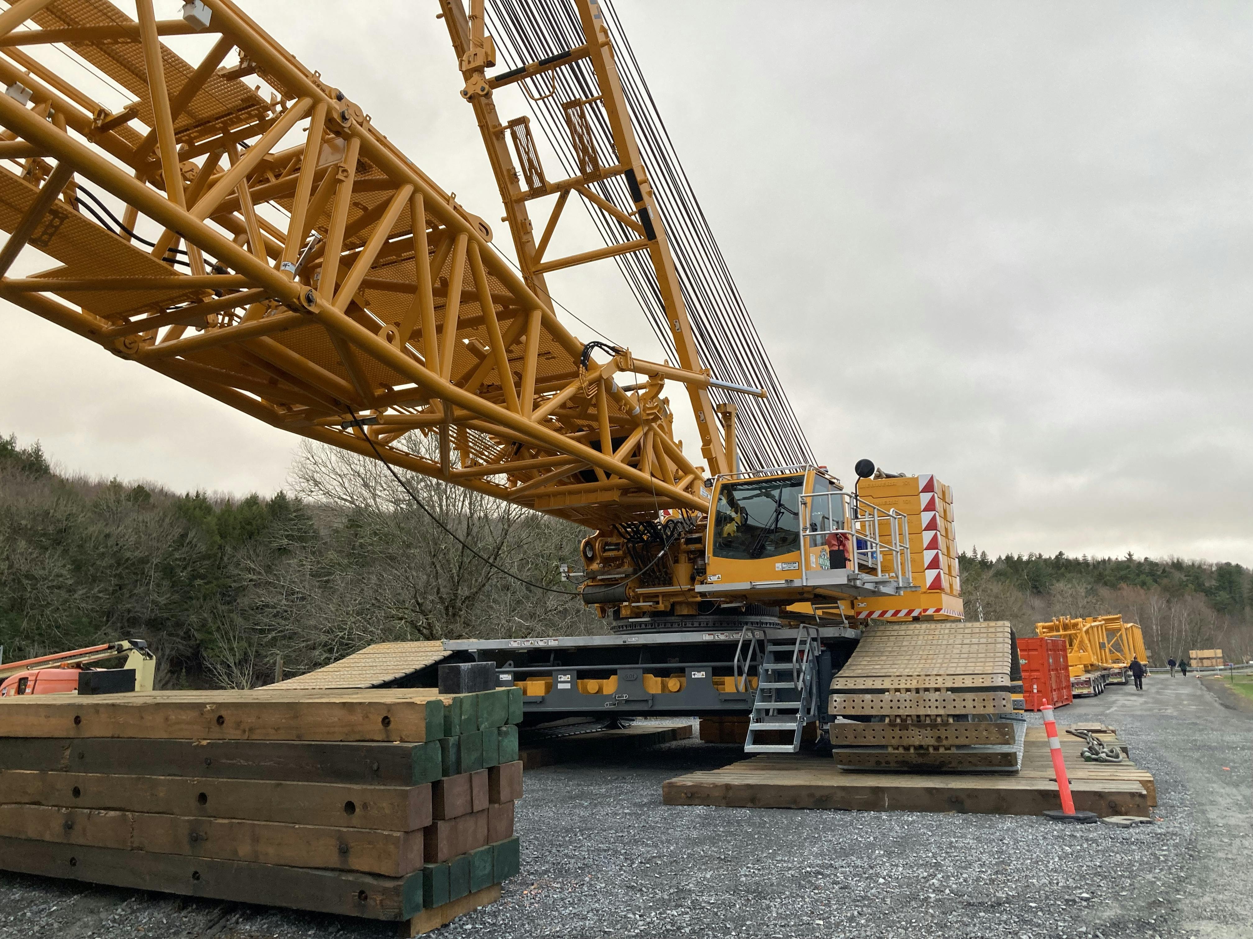 A photo of a gigantic crane