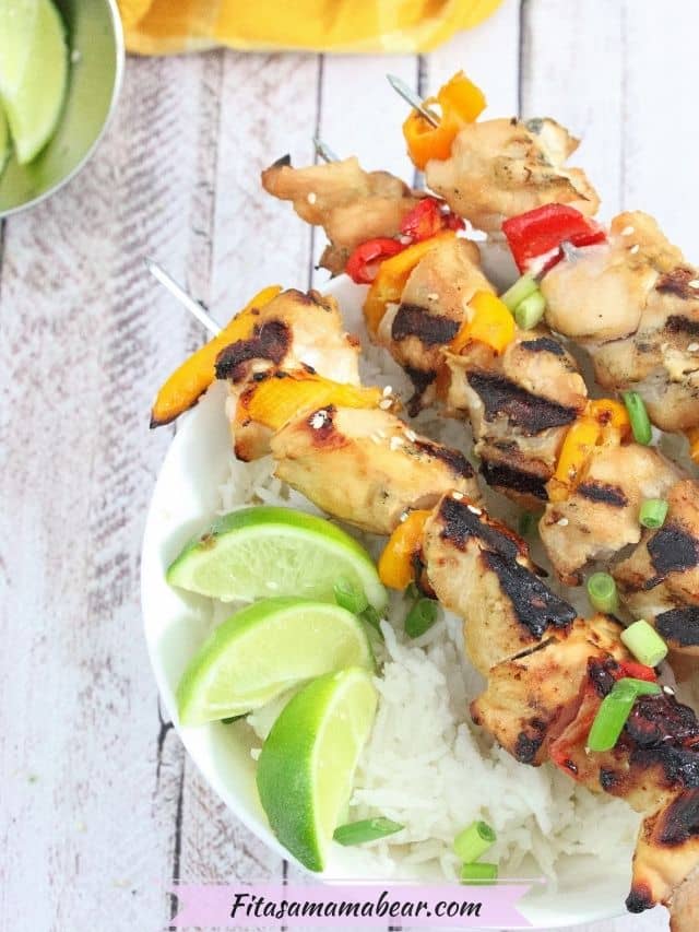 Chicken kebobs with peppers on rice.