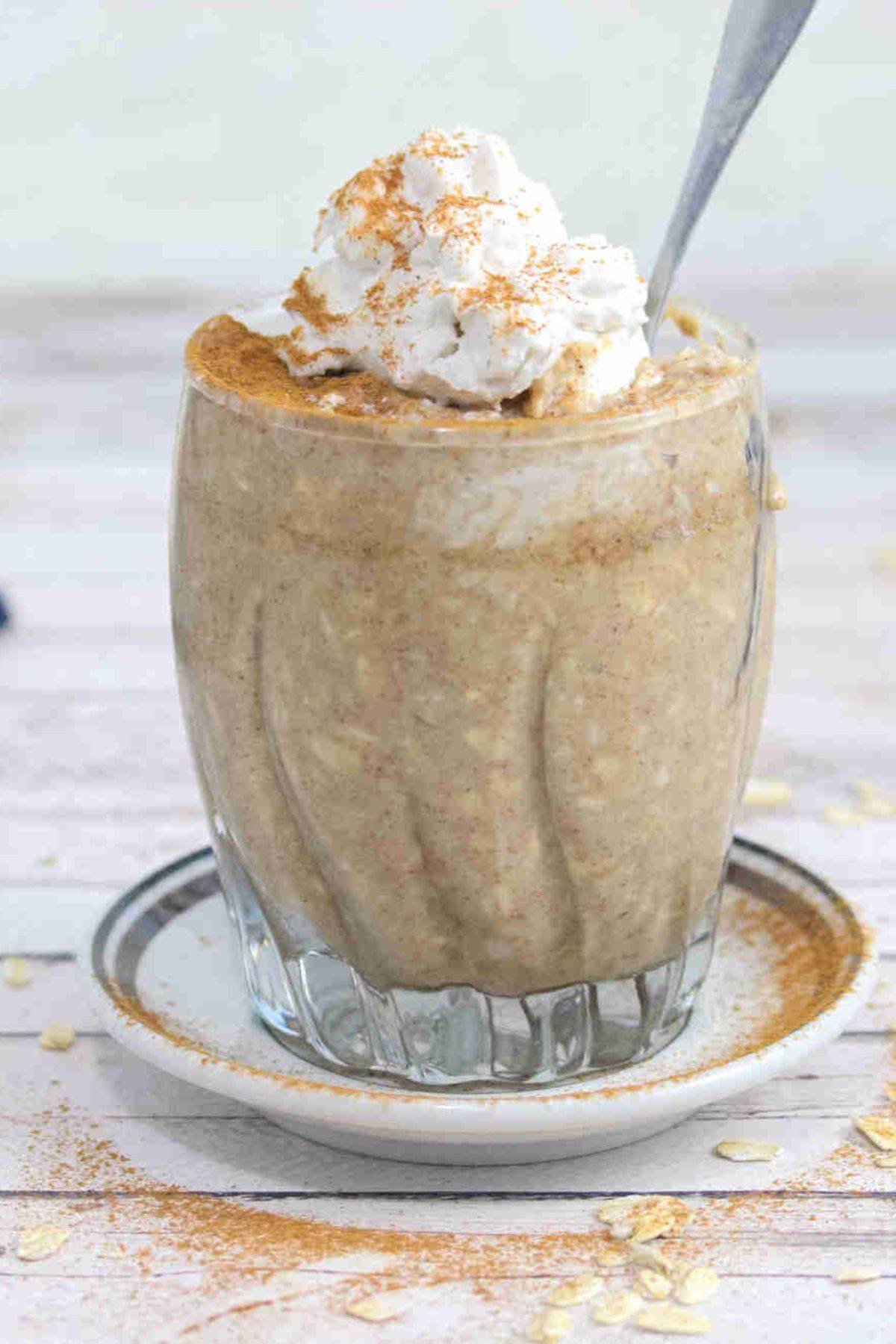 Cinnamon roll overnight oats.