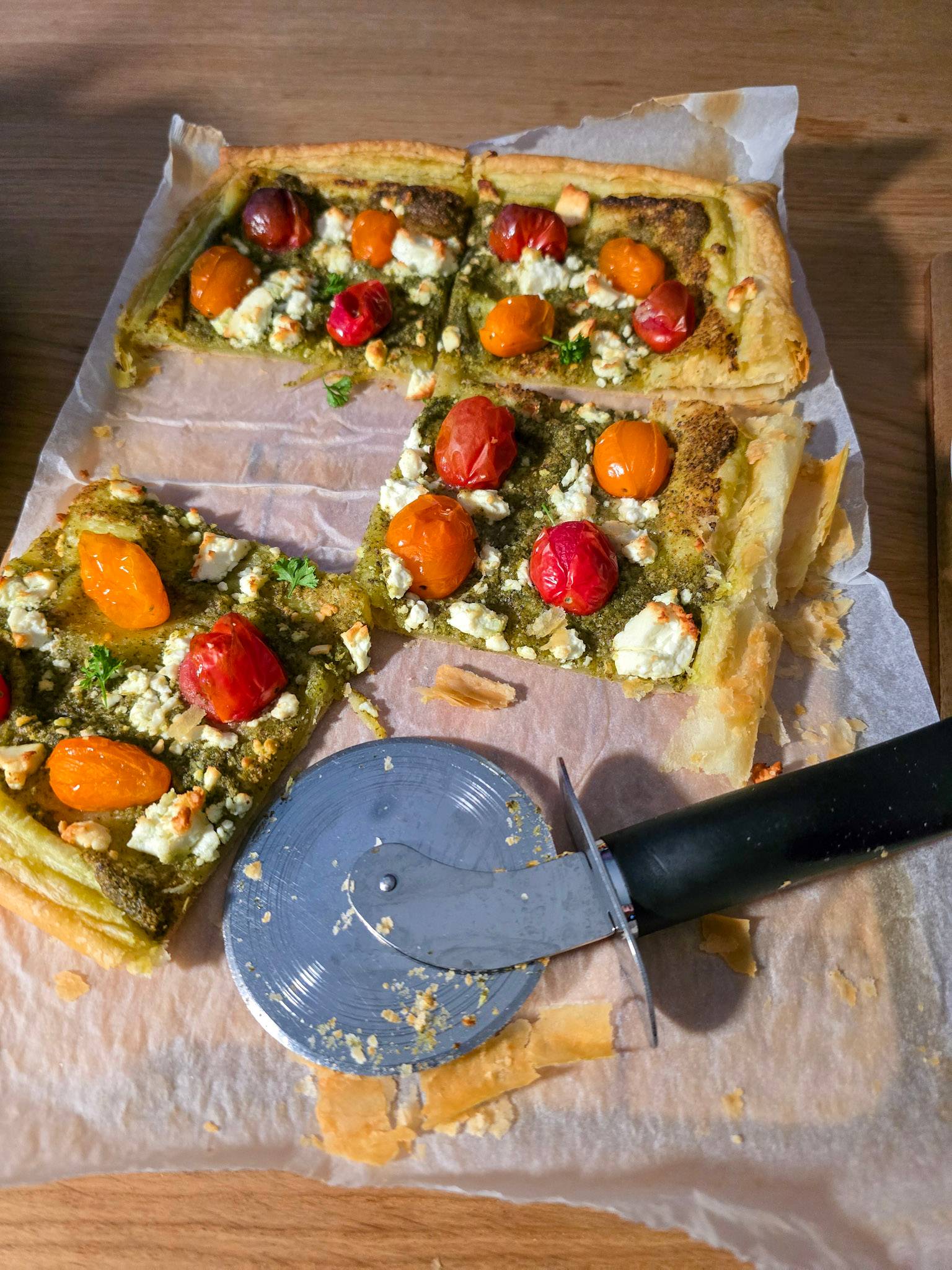 A summery cherry tomatoes and feta puff pastry tart