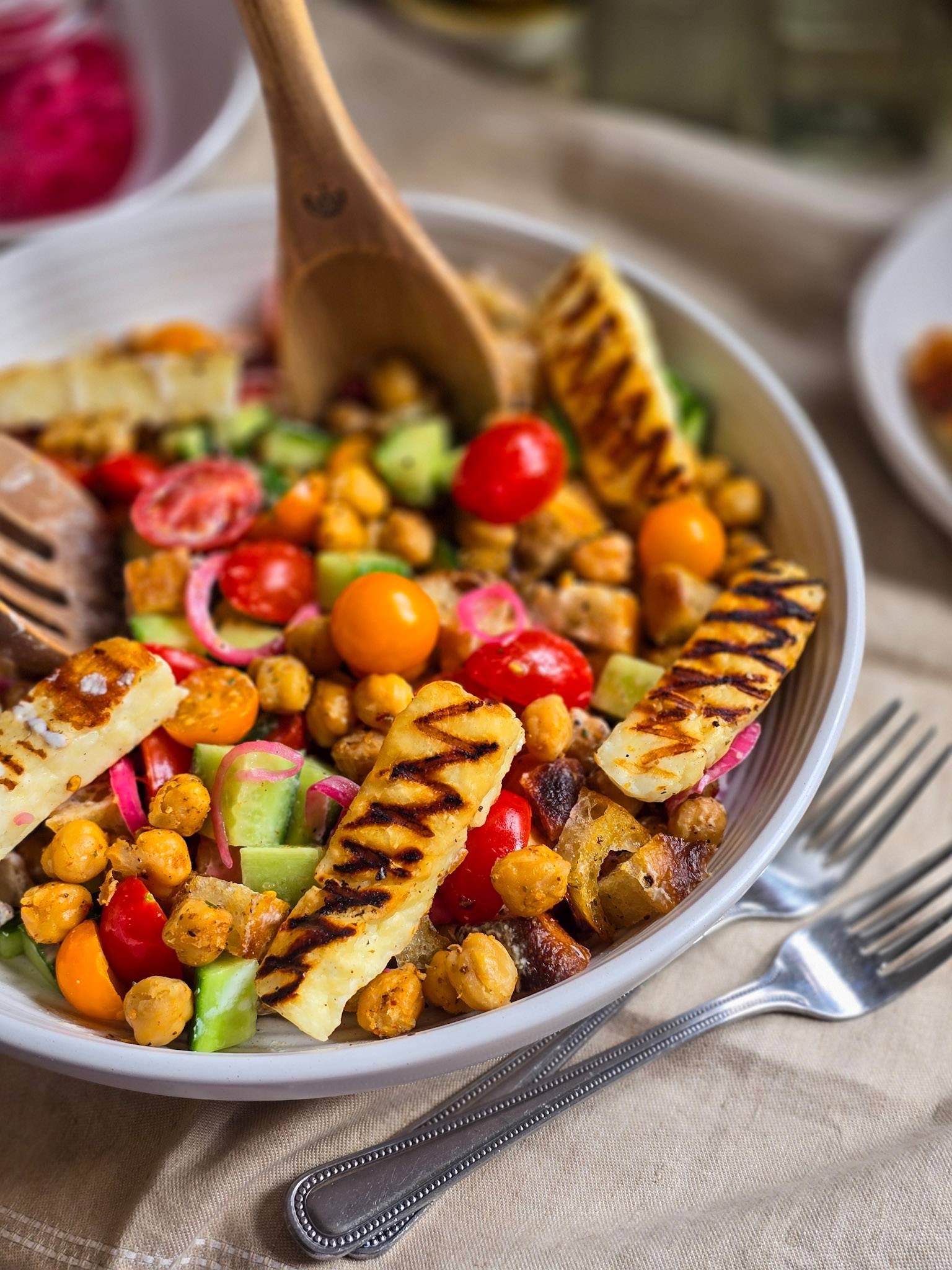 Chickpea & Halloumi Salad with tomatoes and croutons
