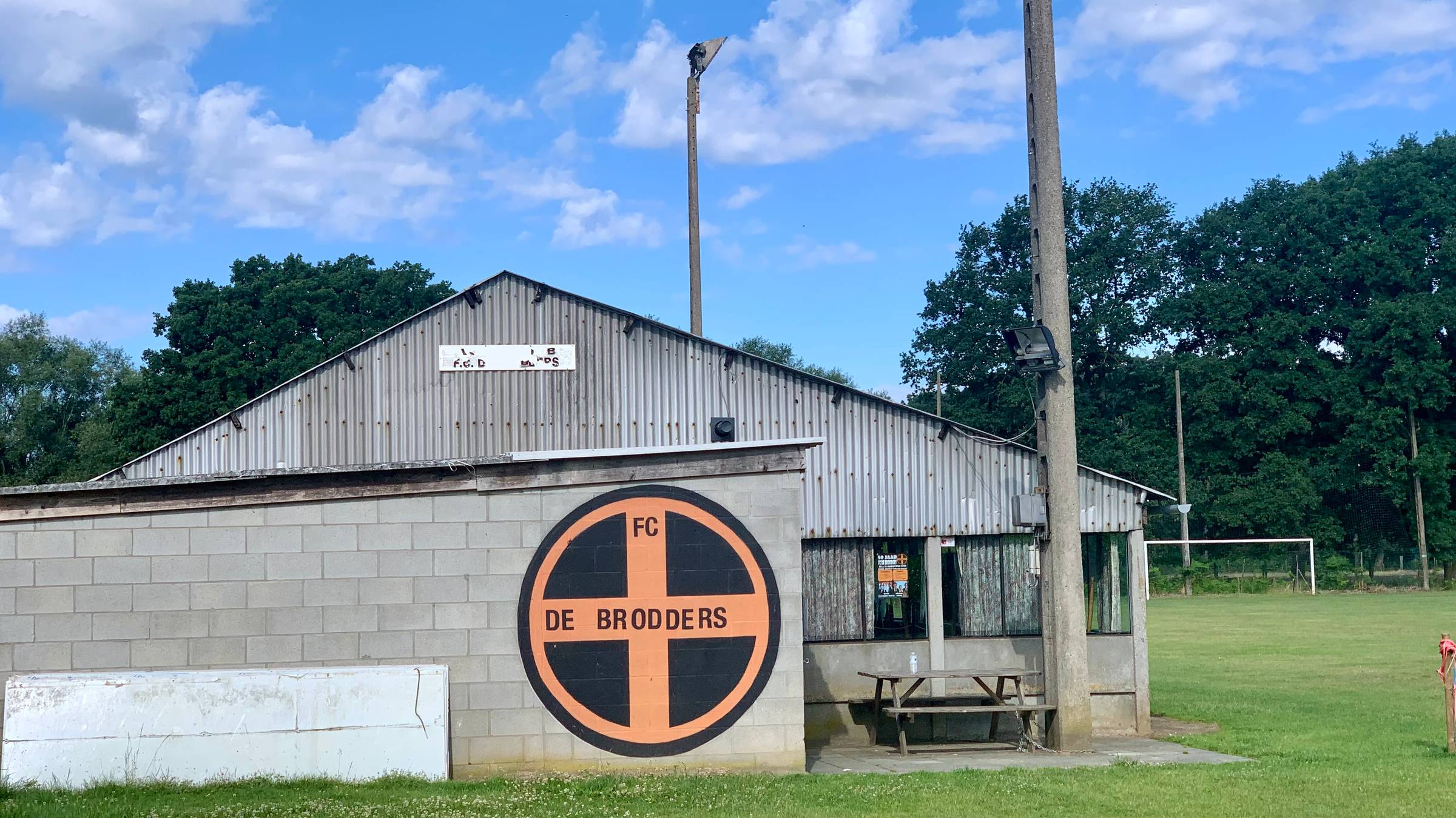 Logo FC De Brodders lijkt op een penitentiestip