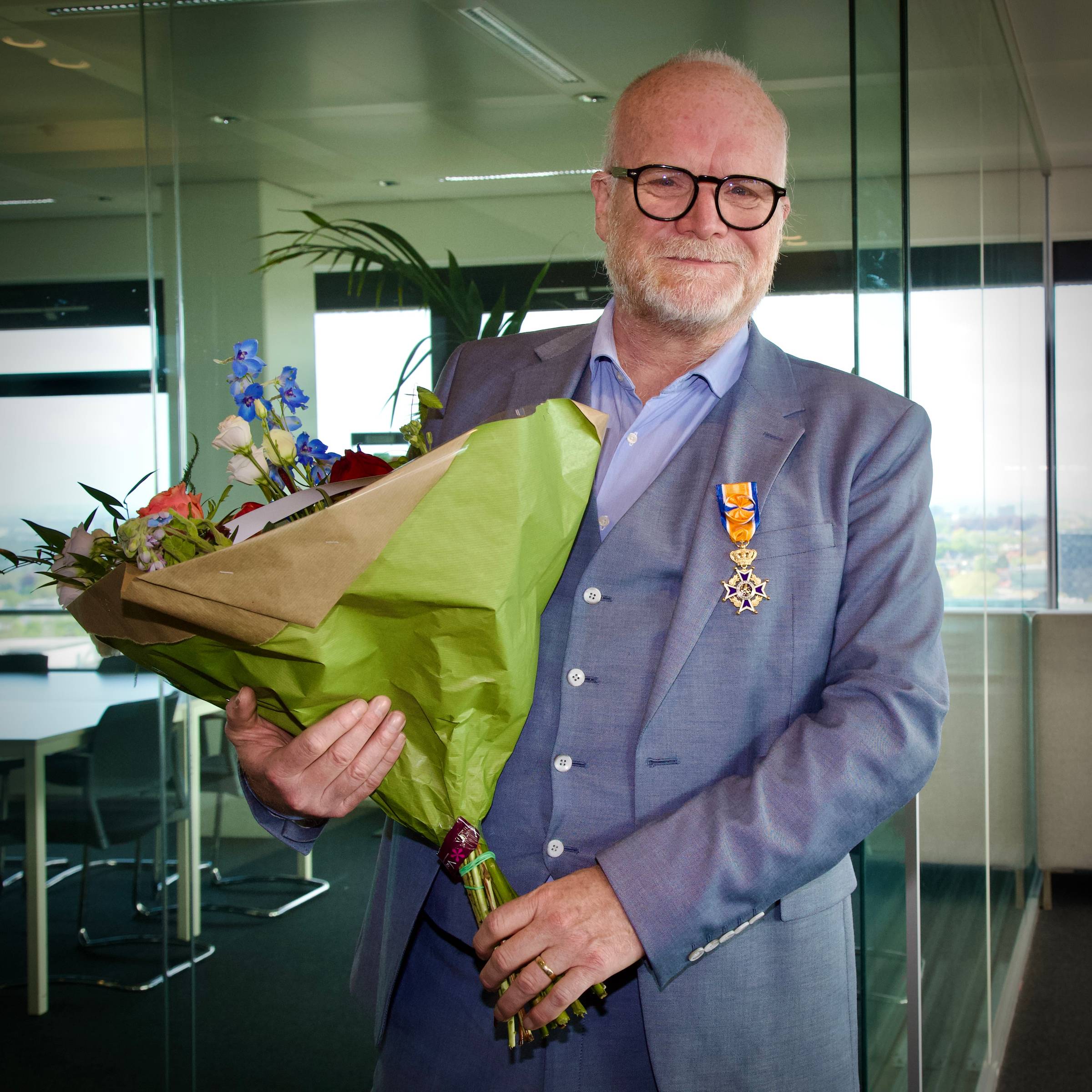 Marc Van Oostendorp, Officier in de Orde van Oranje-Nassau