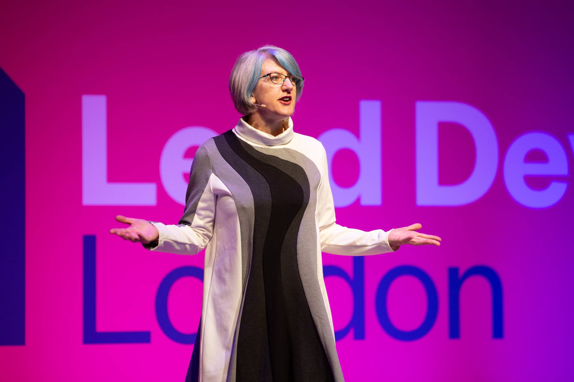 Clare asking a question on stage at Lead Dev London