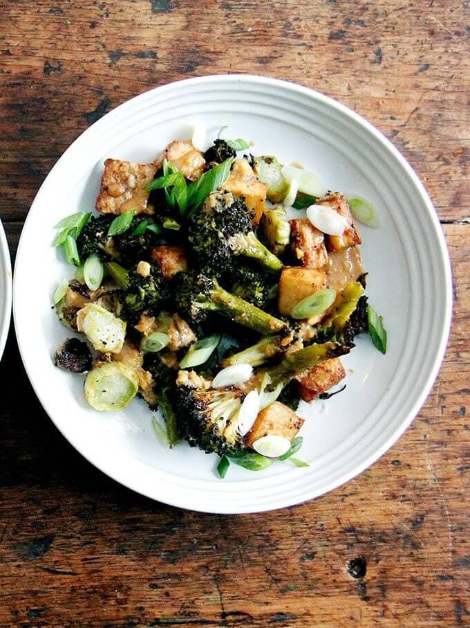 Tofu and broccoli bowl. 