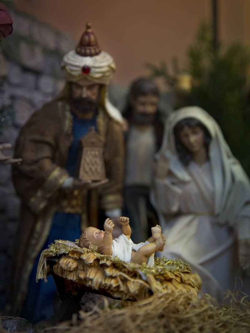 Nativity scene with baby jesus and wise men