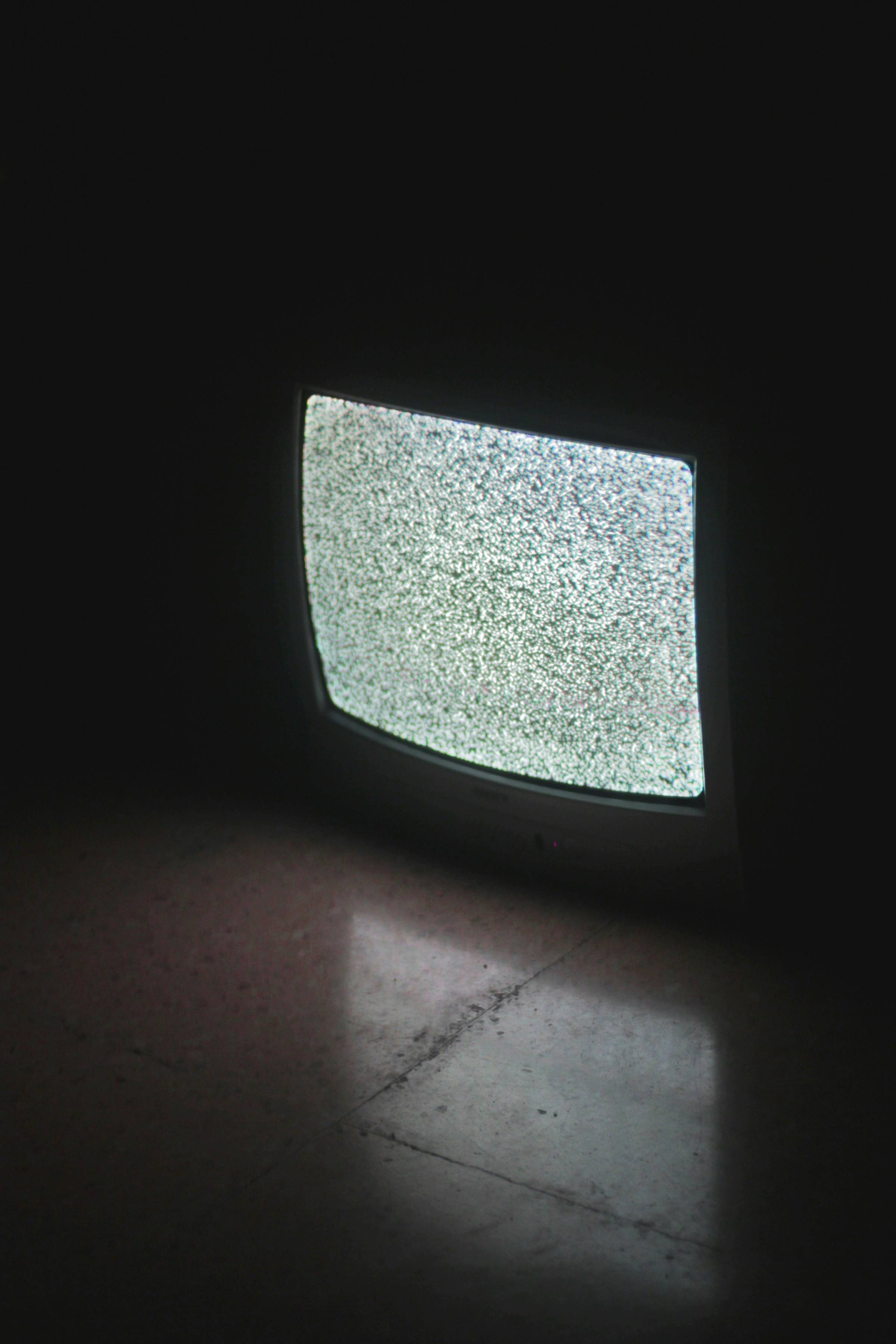 A box TV showing static - Photo by Fran Jacquier on Unsplash