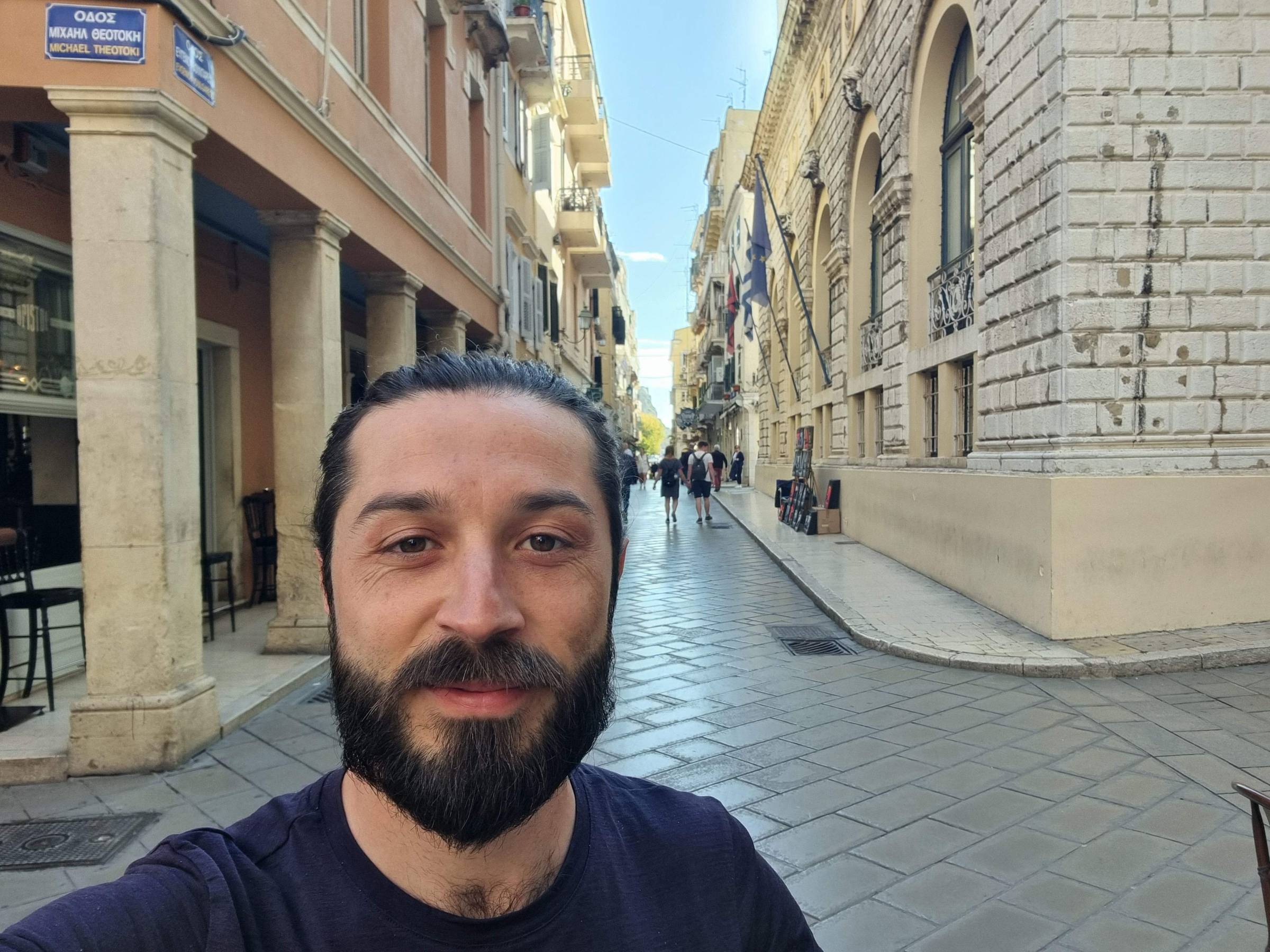 Exploring the streets of Corfu Town on my 2h solo getaway 