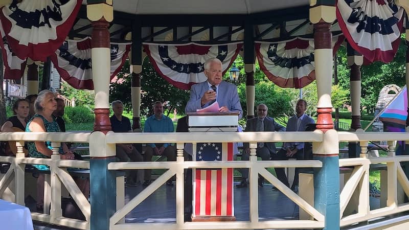 Harpers Ferry Mayor Greg Vaughn speaks to crowd
