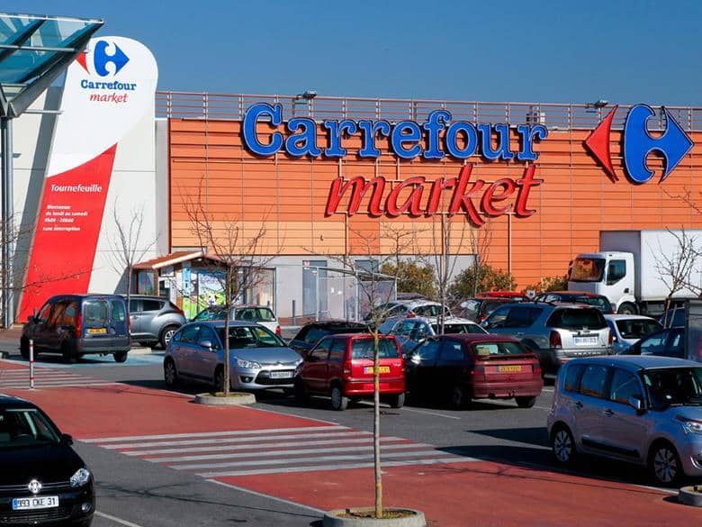 Carrefour supermarket shopfront
