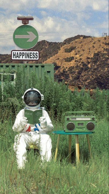 Happiness austronaut
