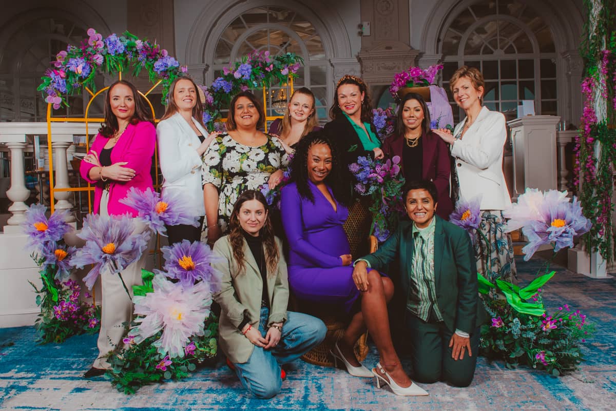 Mo and business leaders at photoshoot