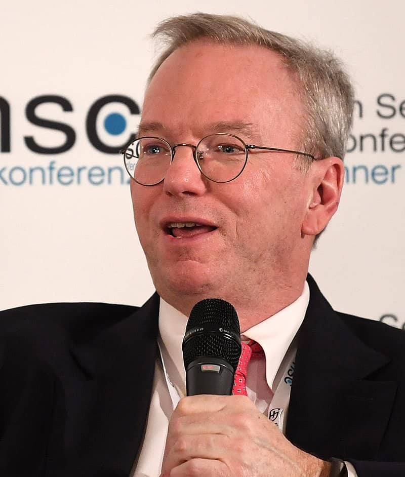 Eric Schmidt: Bald ist KI uns in allen Belangen überlegen