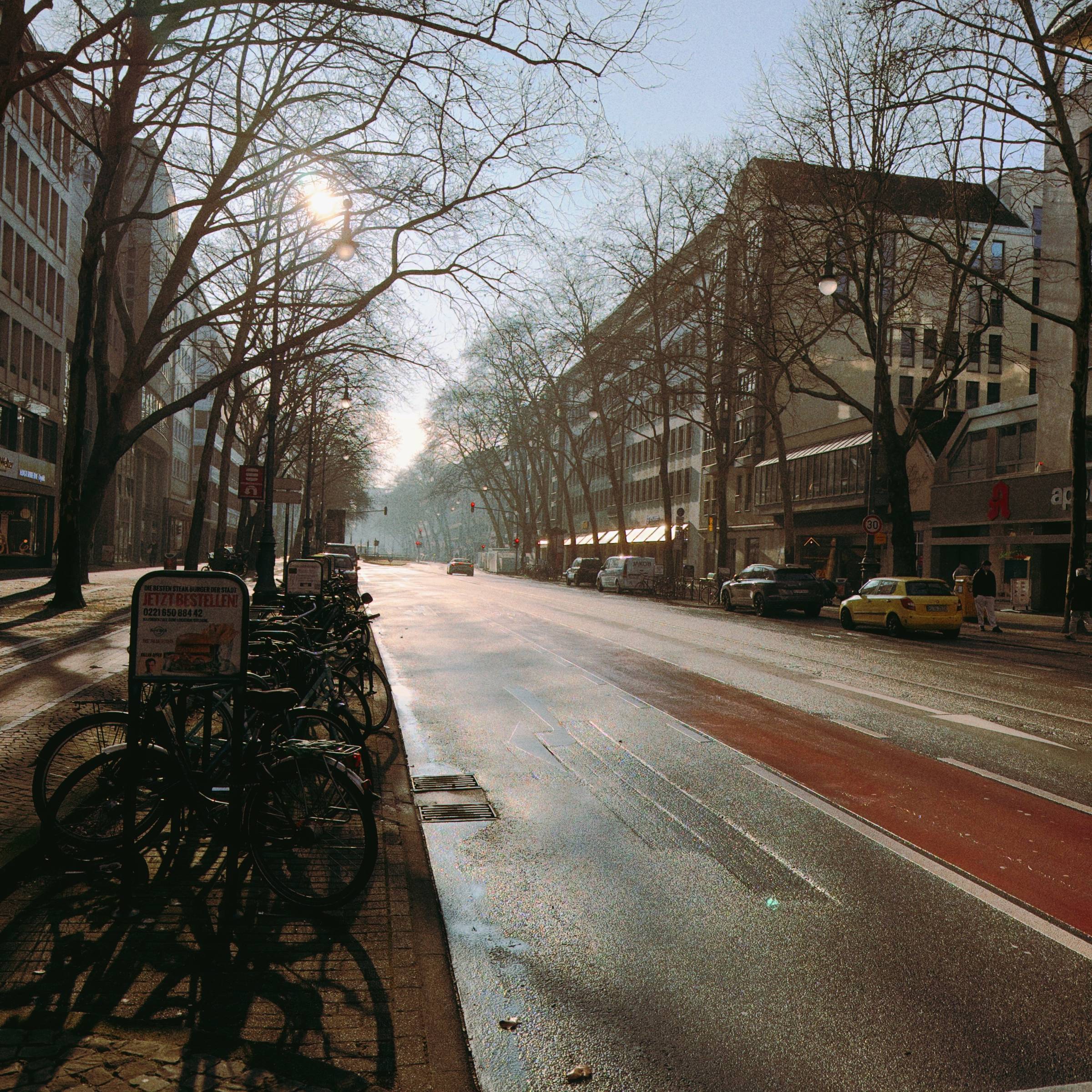 Eine Straße in Köln im Winter