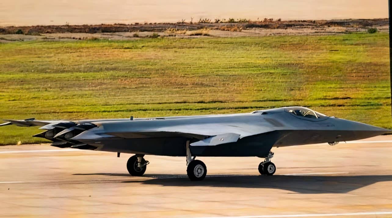 A photo circulating online shows the J-XDS prototype on the ground at the Shenyang Aircraft Corporation (SAC) facilities in China. (Photo: Chinese internet sources via Andreas Rupprecht)