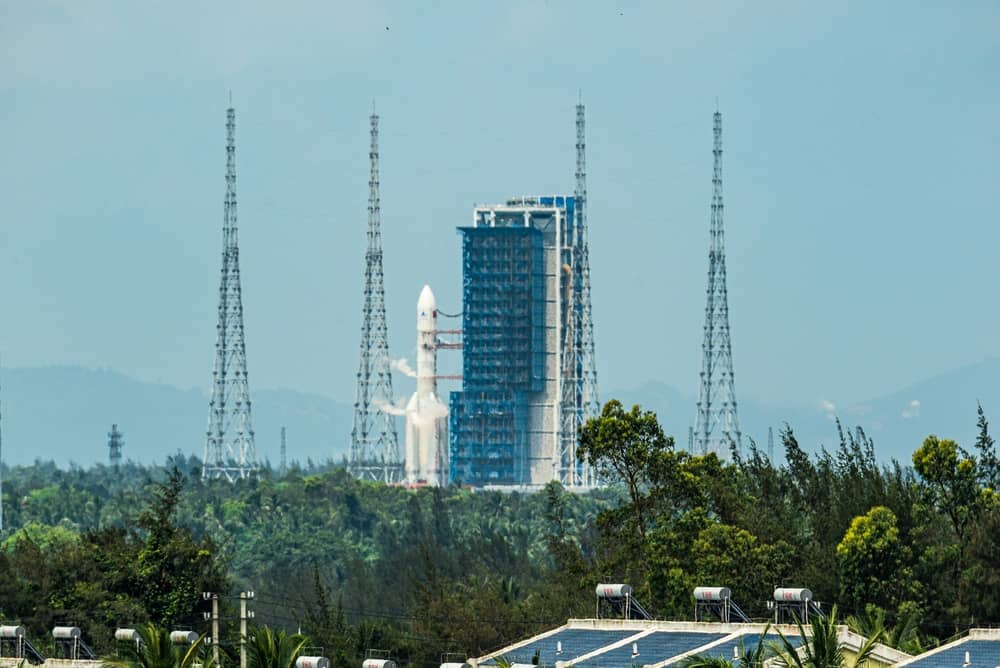 Long March-5 rocket blasts off from Wenchang Space Launch Site, Hainan, China (DingYi1122 / Shutterstock.com)