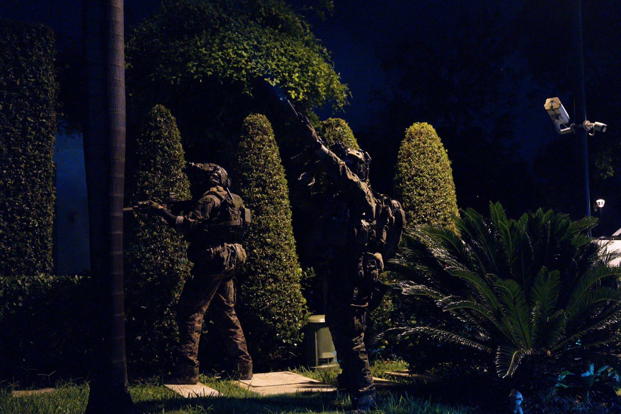 U.S. service members move through a residential compound during predawn raids with Ecuadorian police against a network tied to the Jalisco New Generation Cartel, Sept. 24, 2026. (Photo: Ecuador's Interior Minister John Reimberg)