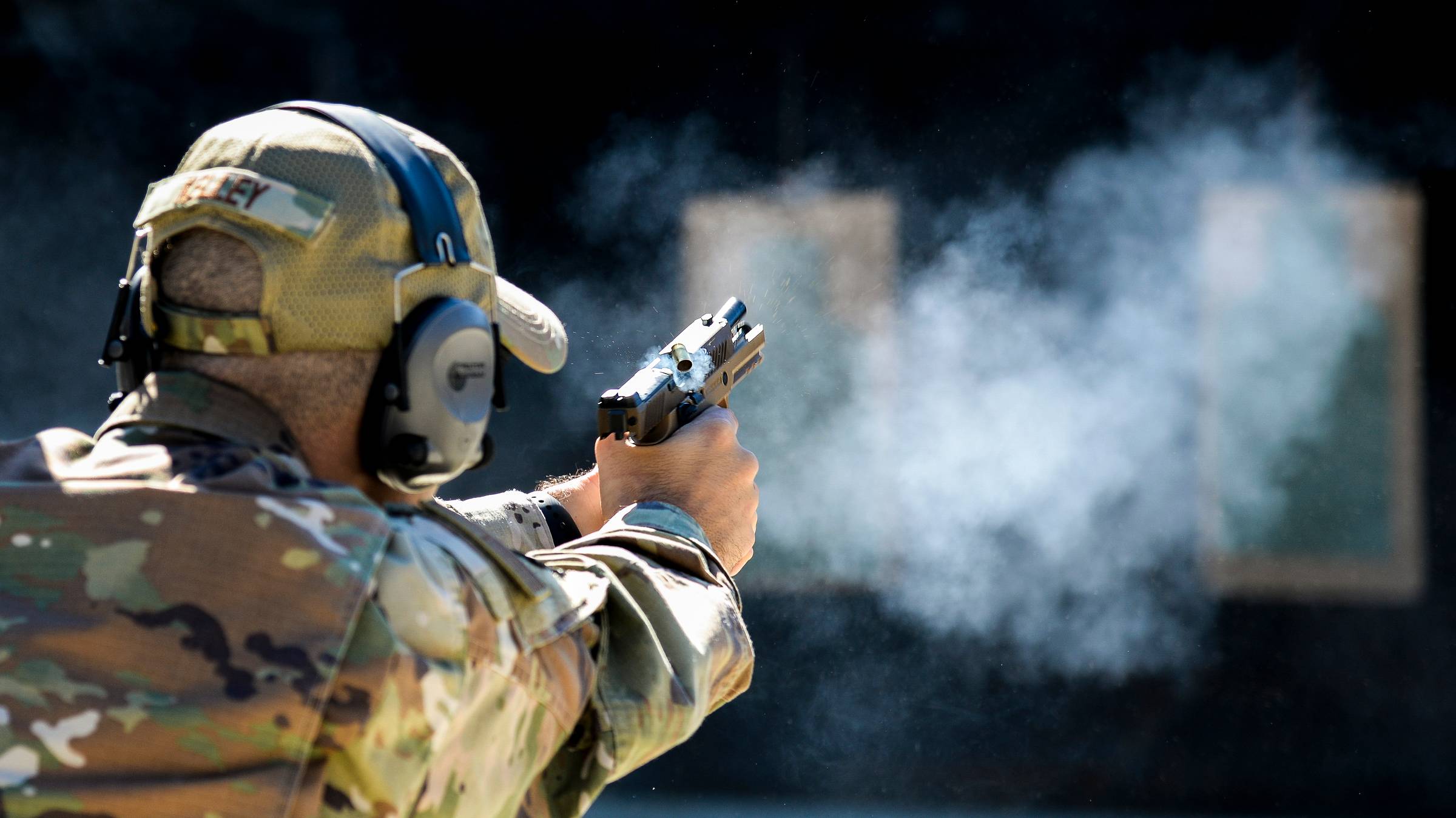  An airman fires a Sig Sauer P320-M18 handgun during a qualification session, Sep. 24, 2021. (Photo: U.S. Air National Guard / Senior Airman Hunter Hires)