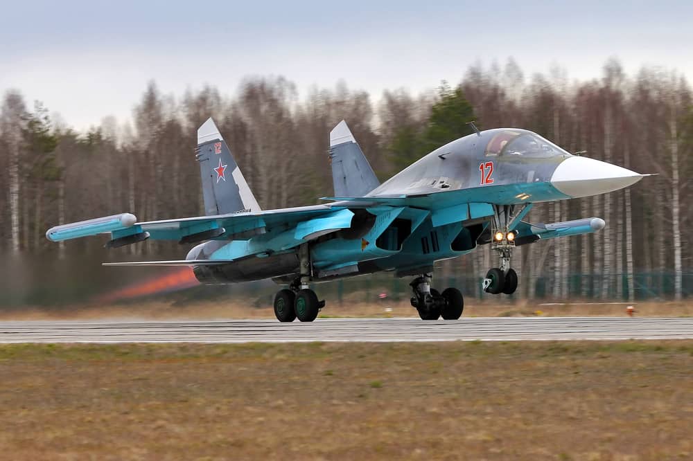  Russia air force multirole jet fighter-bomber Sukhoi Su-34 (JetKat / Shutterstock.com)