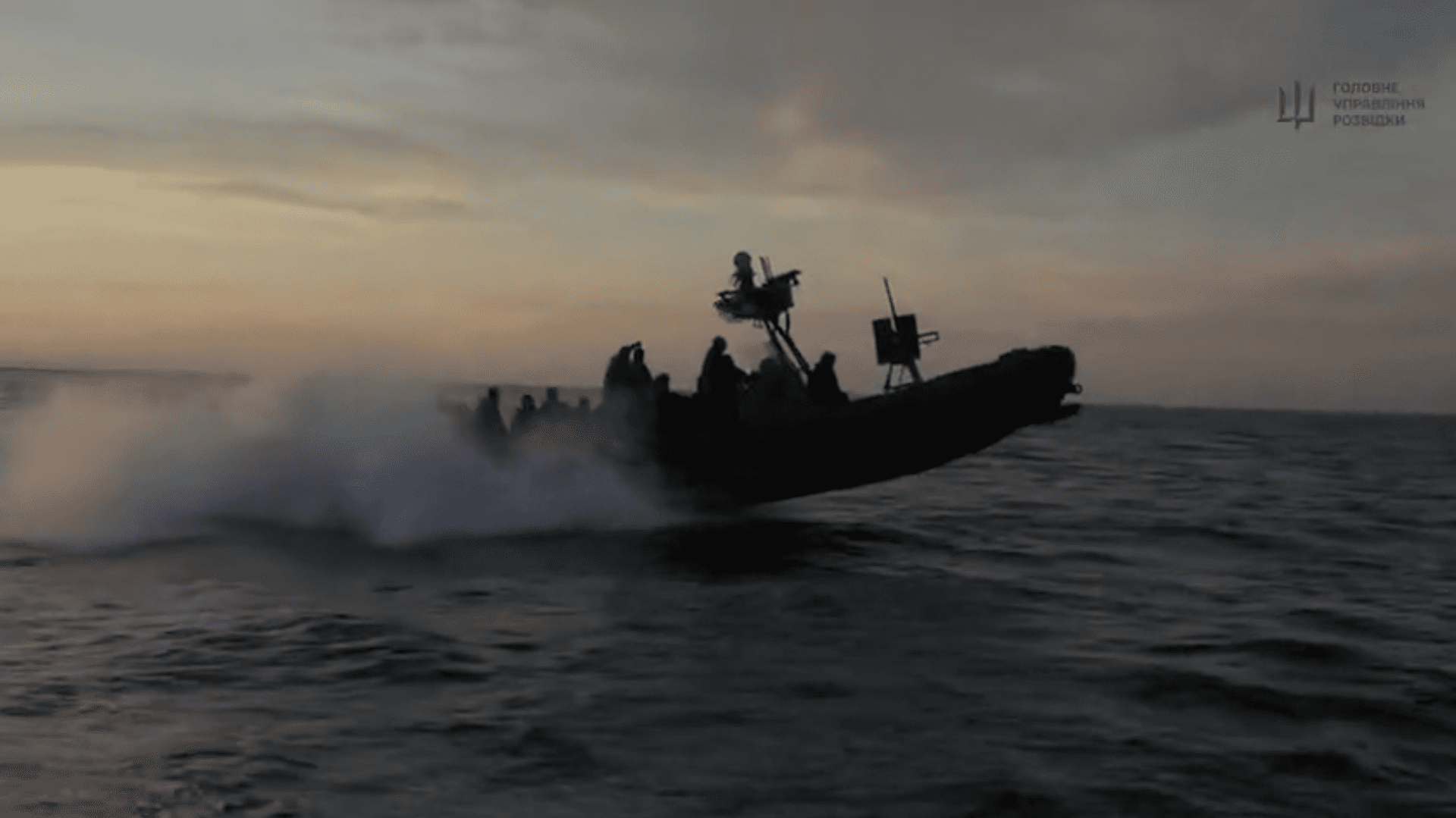 Ukrainian Special forces head toward the Tendrivska split during a nighttime raid (Source: HUR via Telegram)