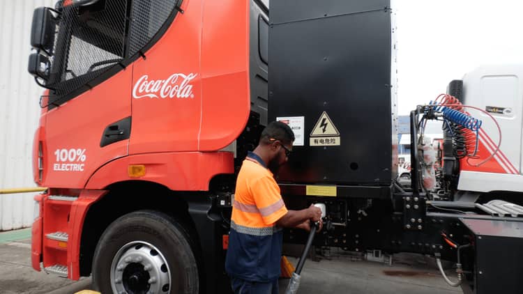 A Coca-Cola Europacific Partners PNG electric delivery truck being charged, representing the country’s first electric truck fleet.