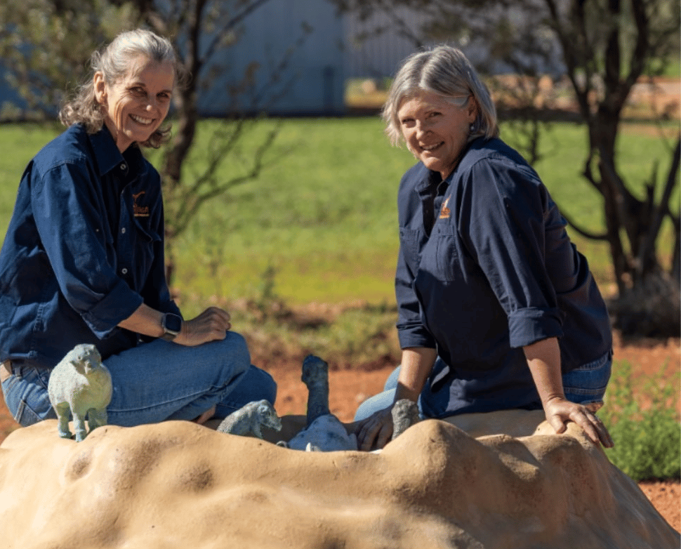 A prehistoric tribute: The Eromanga Natural History Museum names a newly discovered dinosaur “JoJo” in honor of two dedicated mums.