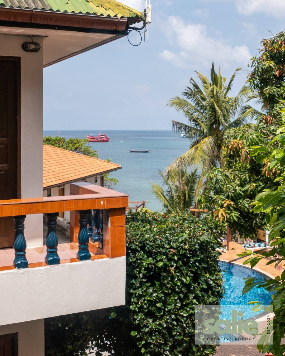 📍 Koh Tao Heritage, Koh Tao 

A hidden stay just 6 minutes from Mae Haad Beach, with a small but cozy pool right by the ocean 🌊✨. We captured this beautiful stay, see a few snapshots! 📸 

Looking for high-quality content for your hotel or stay? Let’s collaborate! 💌🏨 #kohtao #airbnbcontent #hotelphotography #travelcontent #airbnbcreator