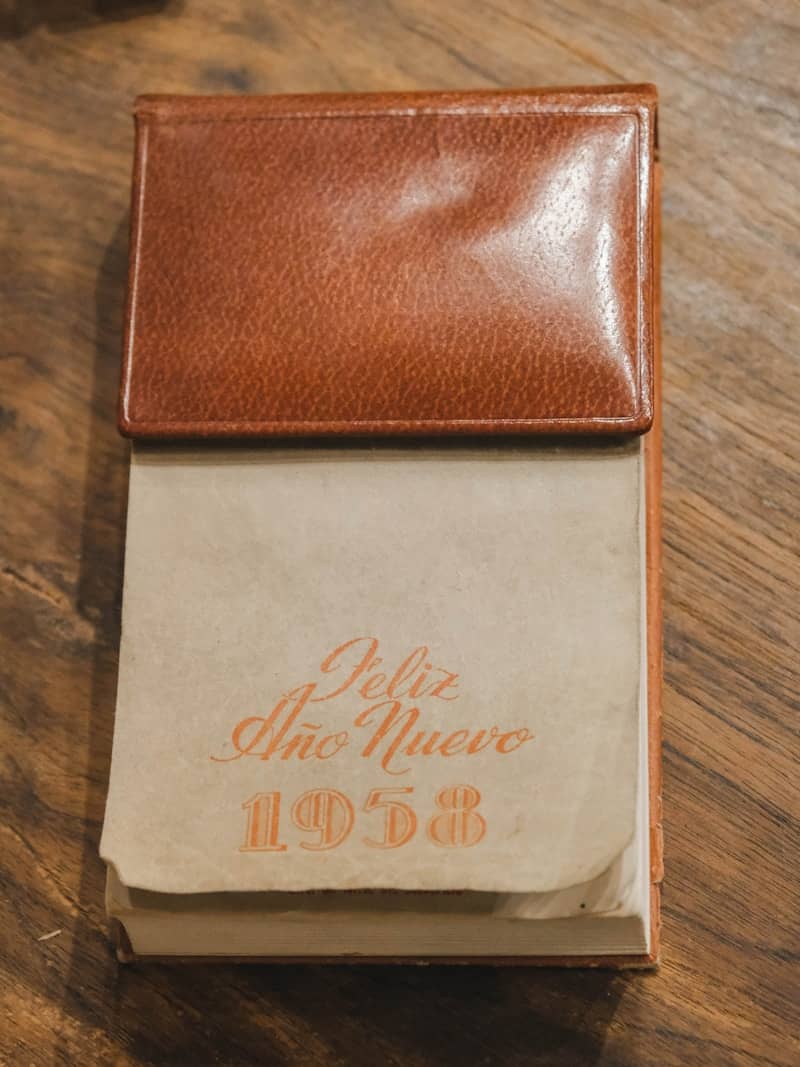 Vintage calendar shows feliz año nuevo 1958