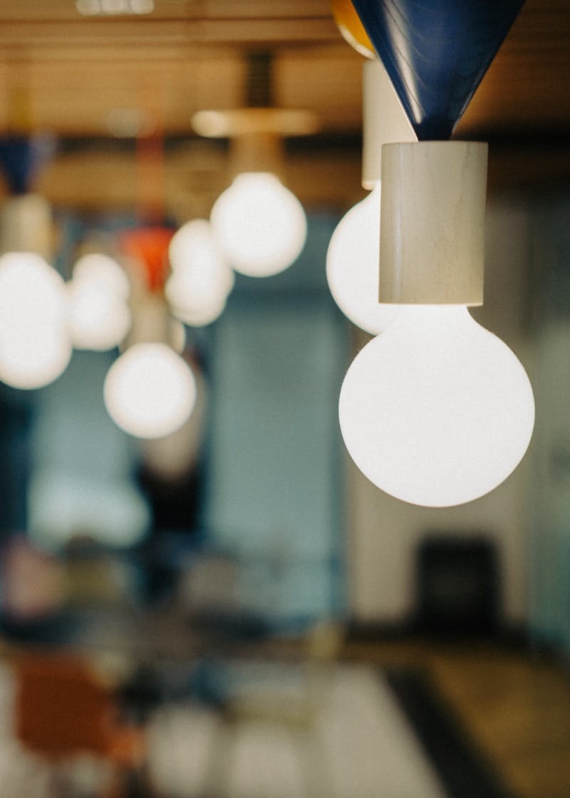 A group of lights that are hanging from a ceiling