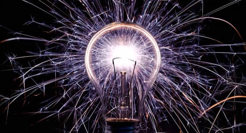 A lightbulb with electric-like rays shooting out from all around it