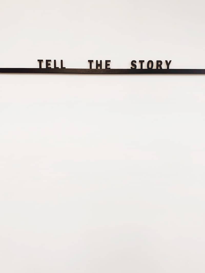 a sign that says tell the story on it