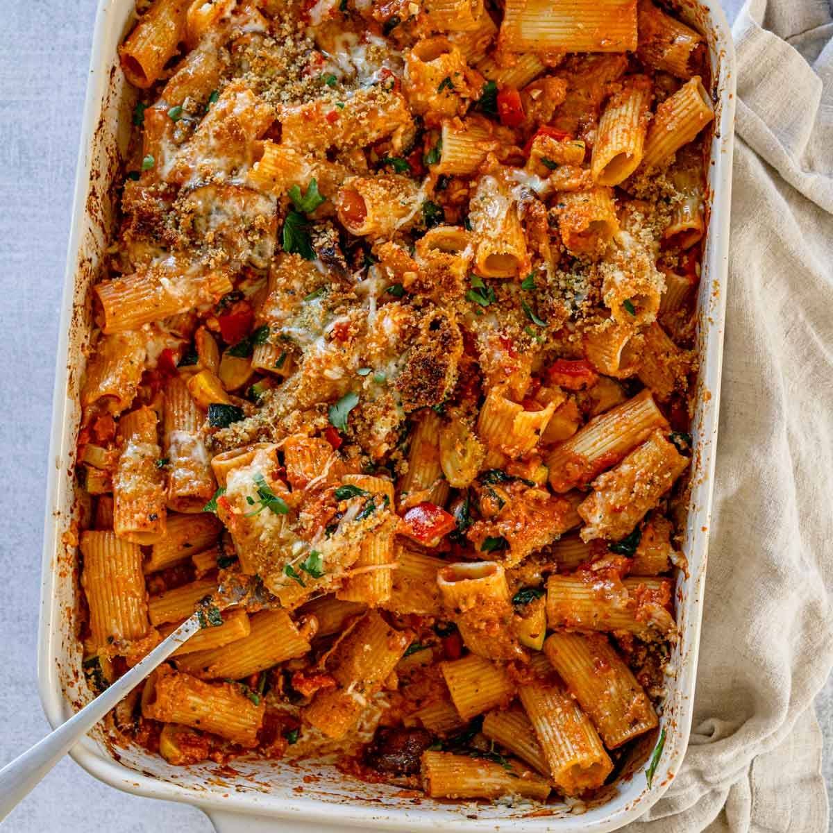 Baked pasta with vegetables and rigatoni.