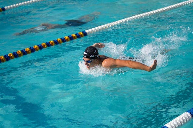 Photo by david hou: https://www.pexels.com/photo/a-swimmer-in-the-pool-with-a-swim-cap-on-27625146/