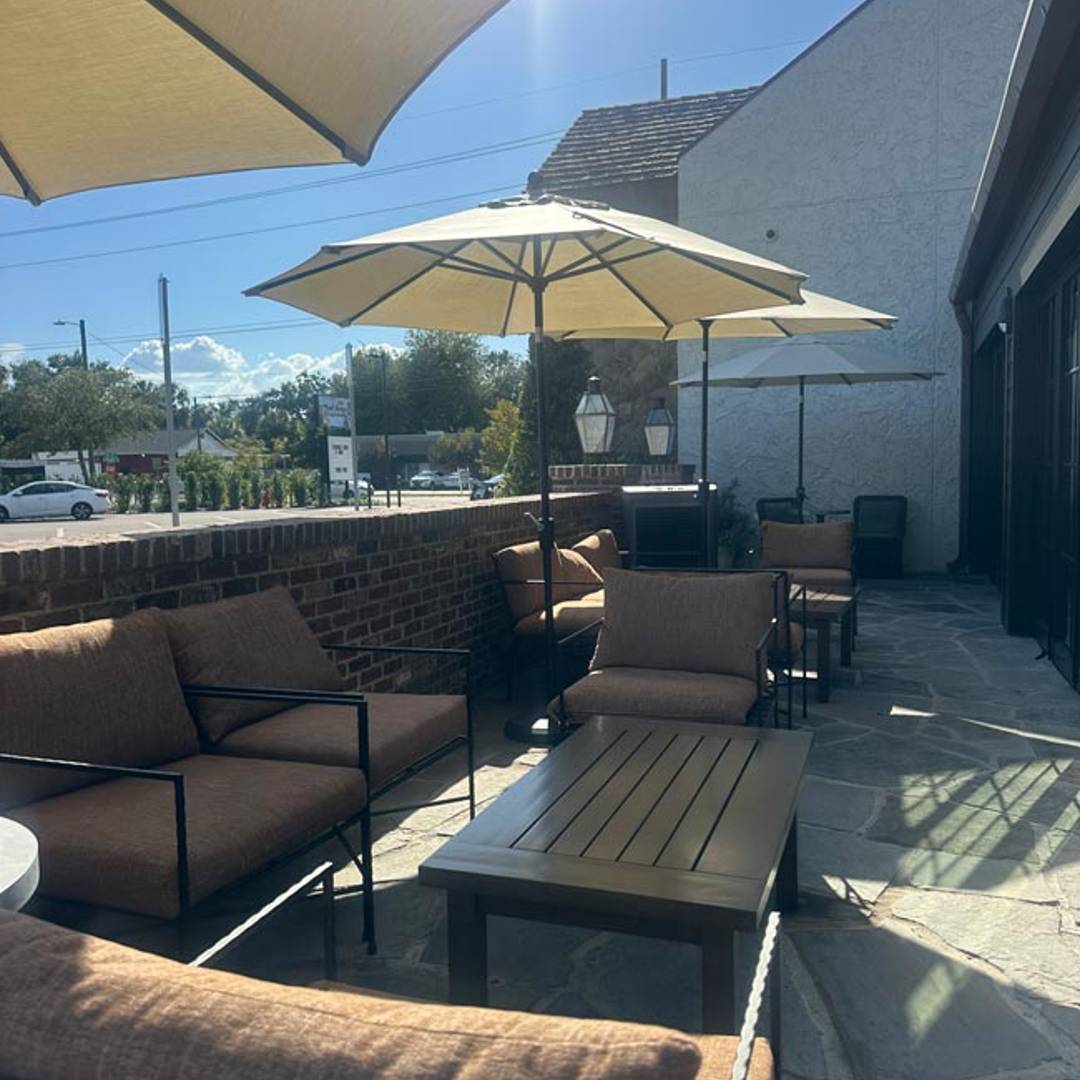 Mad Dogs and Englishment Dog Friendly Restaurants Tampa