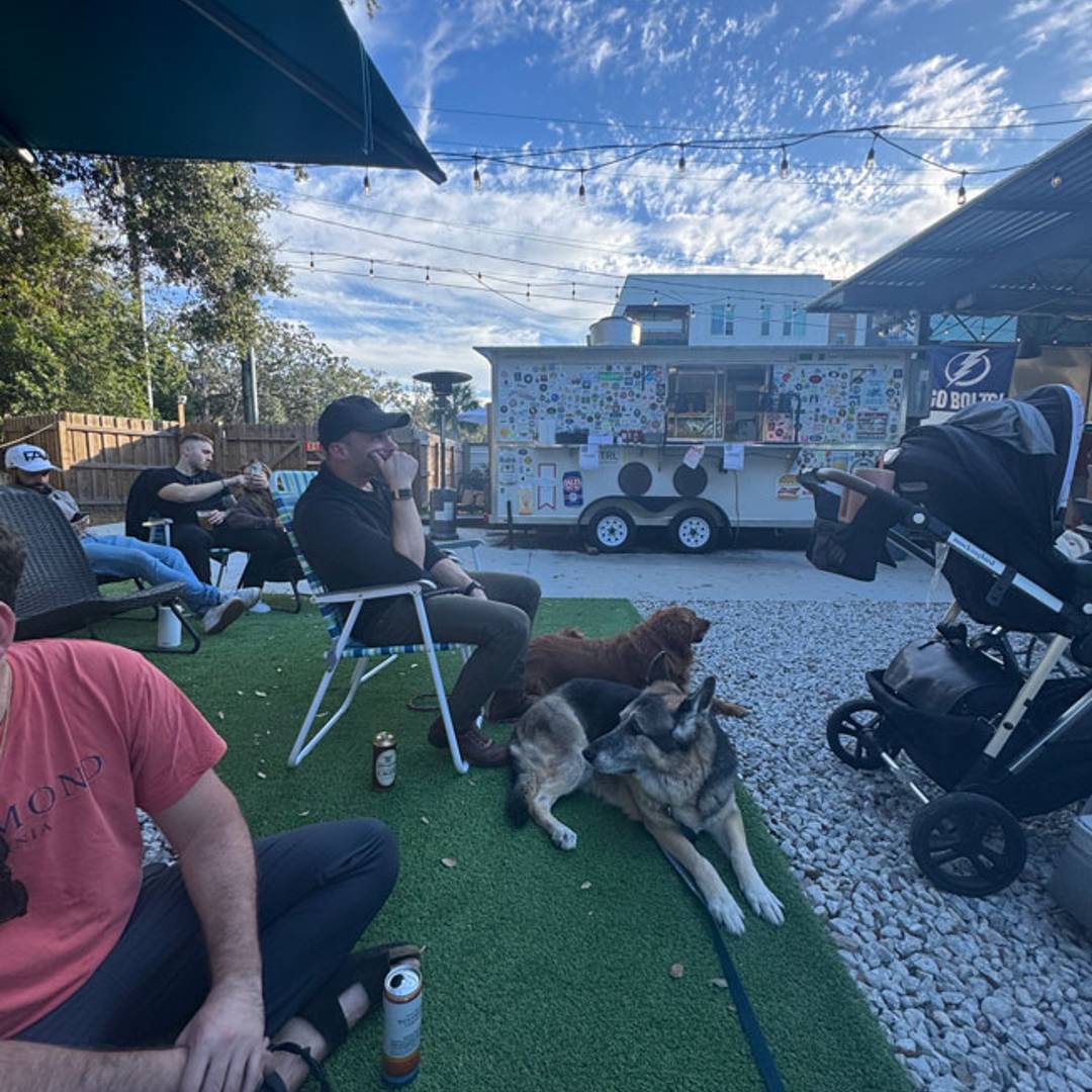 dog friendly bar restaurant the rollin mullet tampa fl