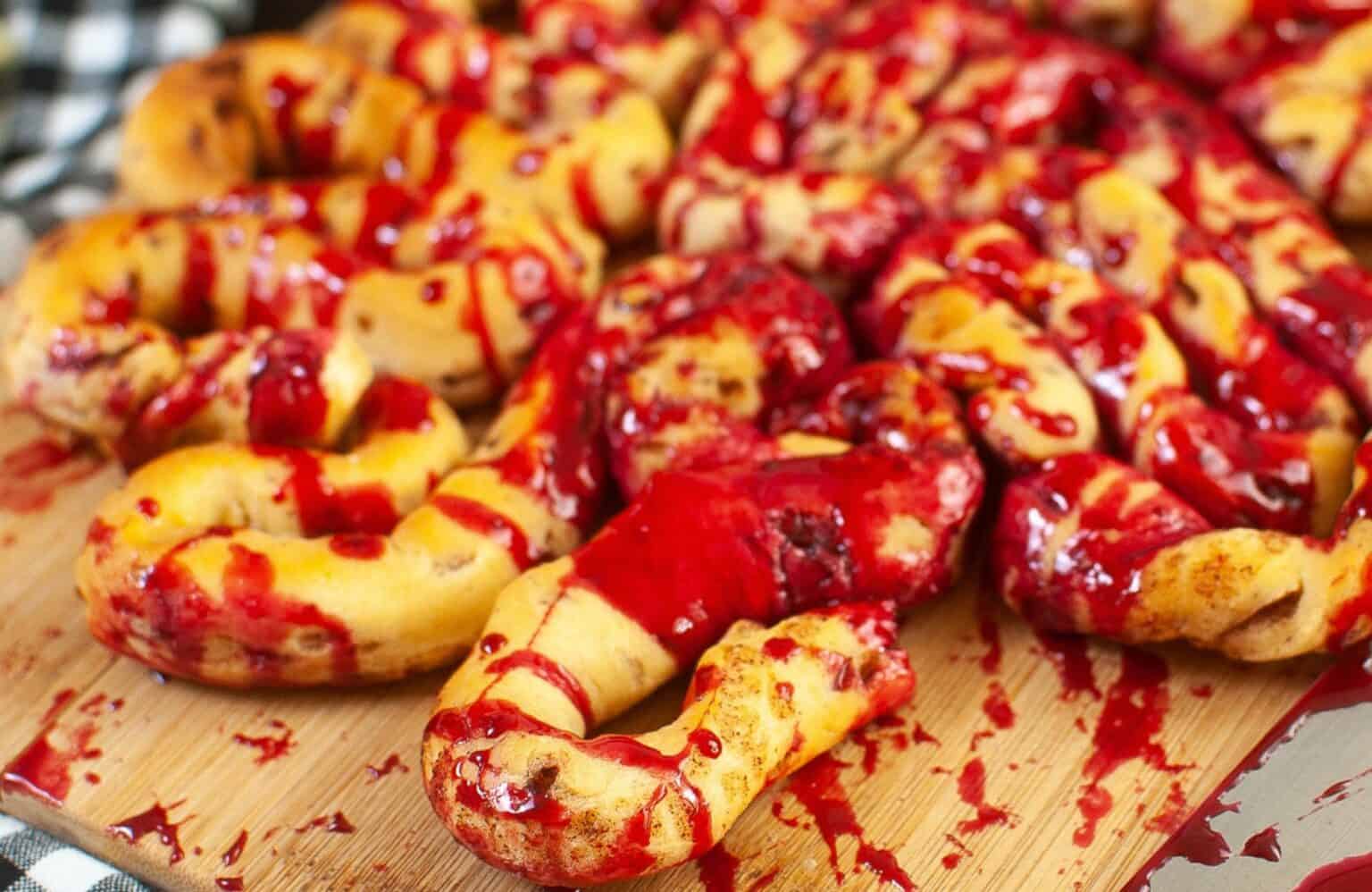 zombie-bloody-intestines-cinnamon-rolls