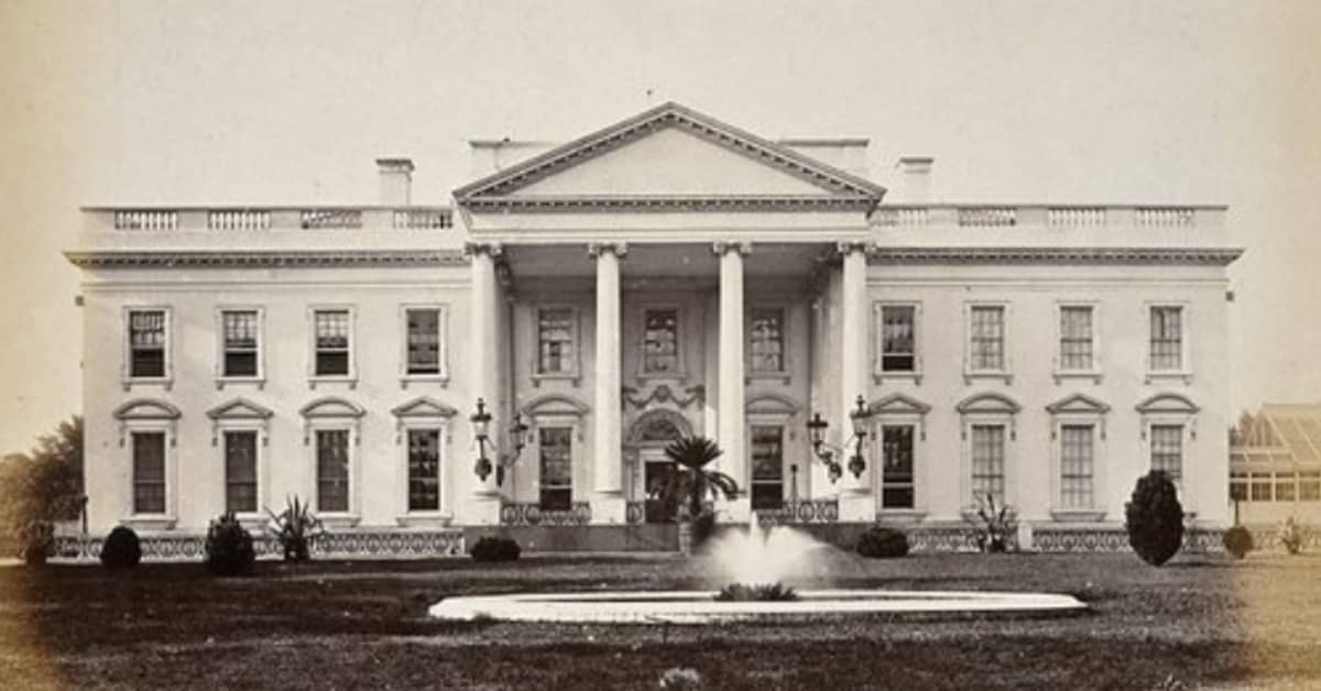 Black and white film photo of the exterior of the white house